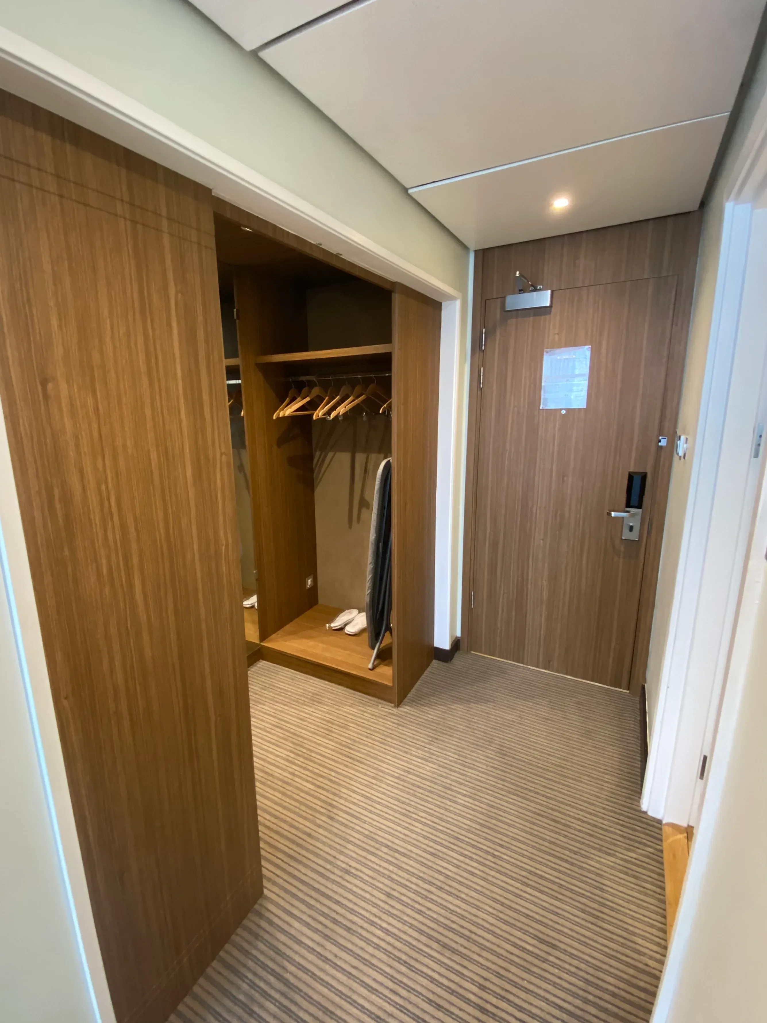 Commercial interior wrap 07